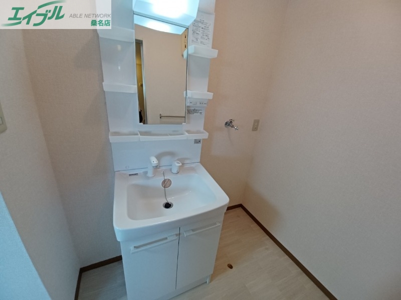 洗面設備　同物件、別部屋の写真です