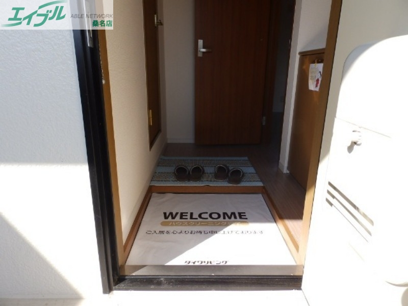 玄関　同物件、別部屋の写真です