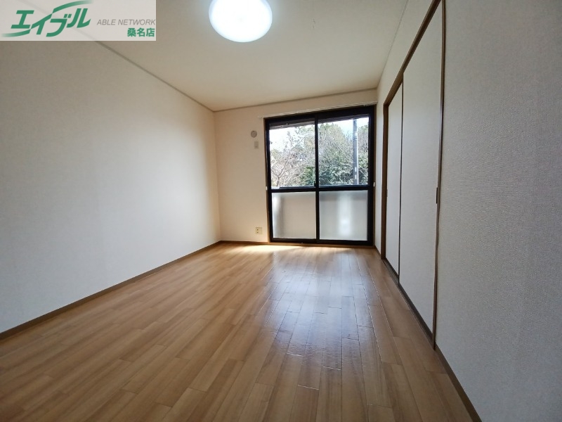 居室・リビング　同物件、別部屋の写真です