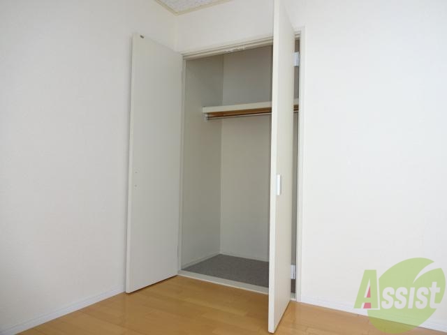 収納　上端にはお布団おけちゃいます