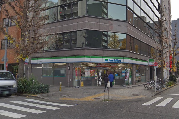 コンビニ　ファミリーマート丸の内七間町店（コンビニ）まで160m