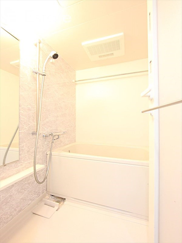 バス・シャワールーム　バスルーム