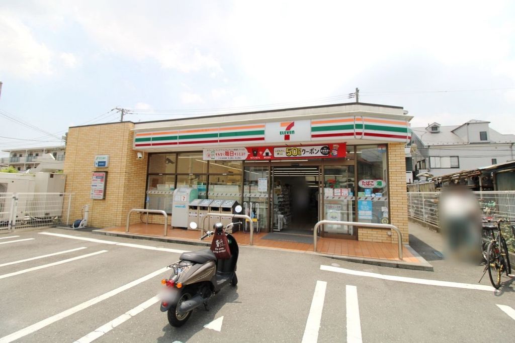 コンビニ　セブン-イレブン 横浜日吉本町駅前店（コンビニ）まで500m