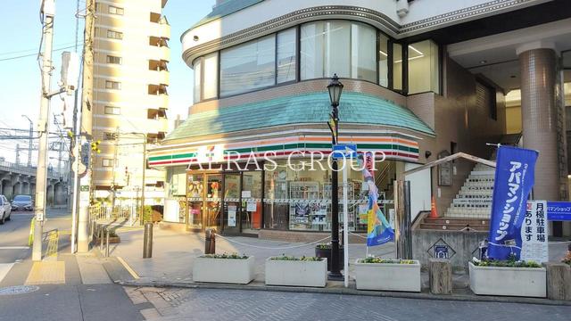コンビニ　セブン-イレブン 京成町屋駅前店（コンビニ）まで581m