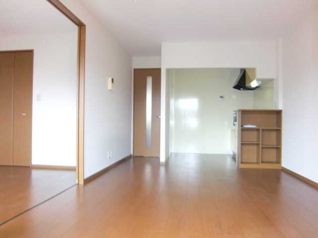 居室・リビング　参考写真（同建物別部屋のものです）