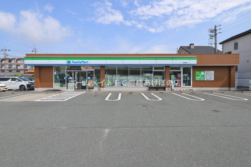 コンビニ　ファミリーマート豊橋曙店（コンビニ）まで94m