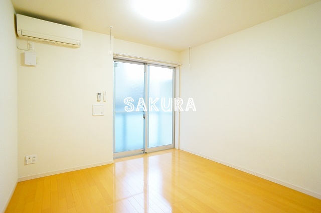 居室・リビング　こちらのリビングで趣味の時間をお楽しみください♪