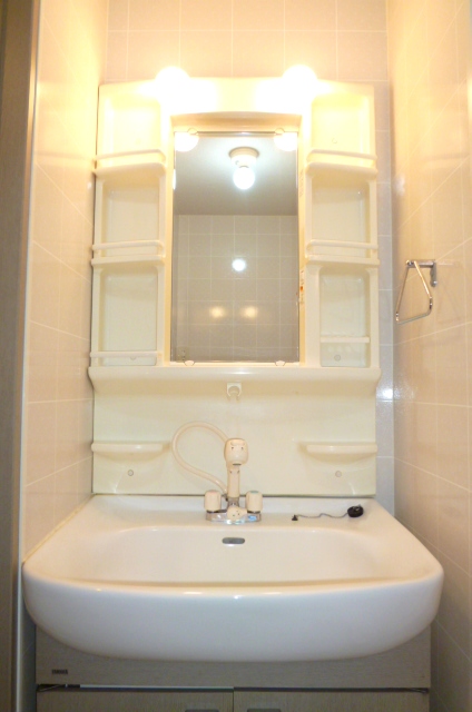 洗面設備　使いやすい独立洗面台です