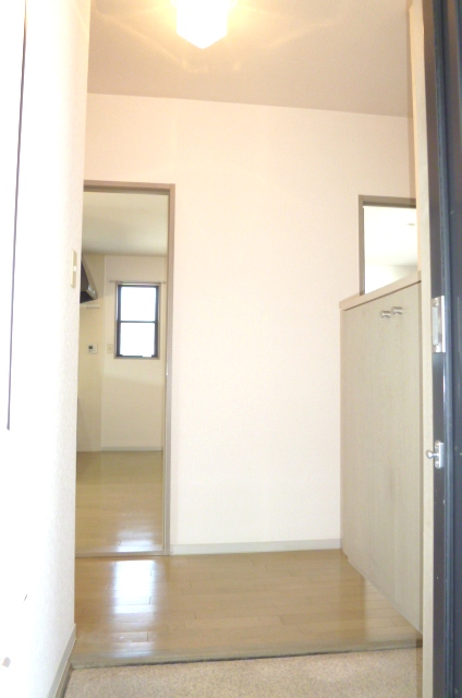 玄関　収納もある玄関です