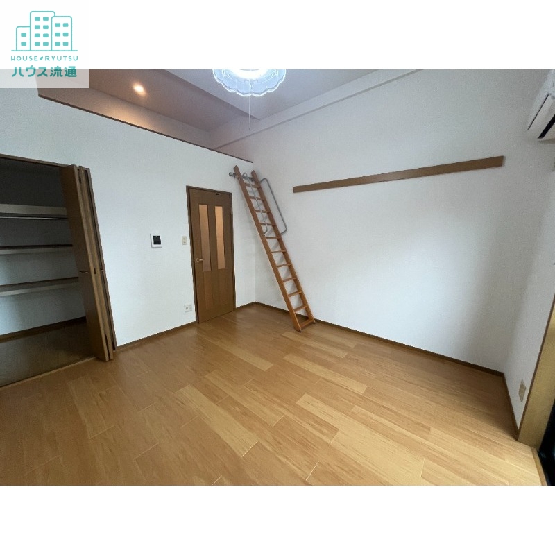 居室・リビング　※別号室の写真です