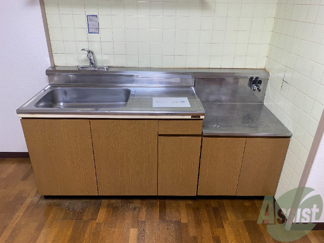 キッチン　日当りの良い、広めのお部屋となっております