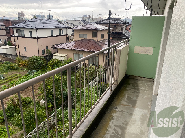 バルコニー　バルコニーも、日当たり良く、広くて使いやすそうです