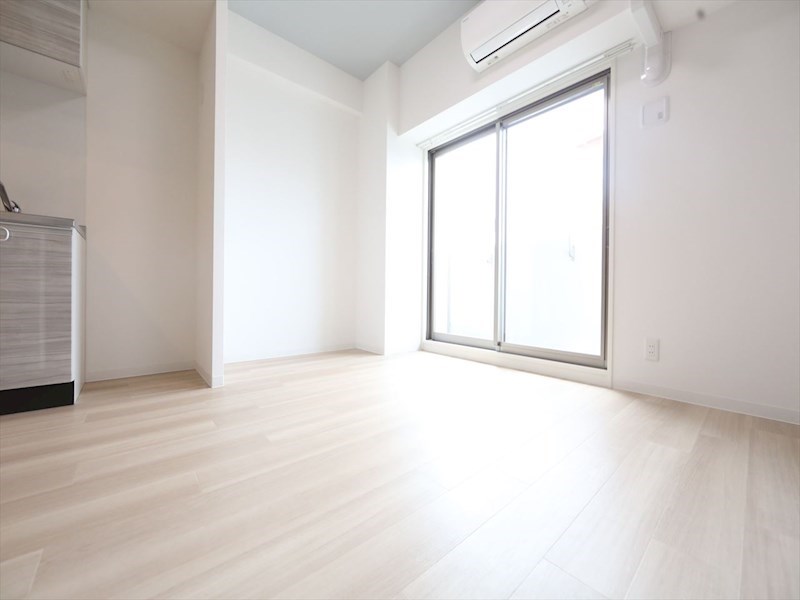 バルコニー　洋室8.6帖　システムキッチン　エアコン完備　バルコニー