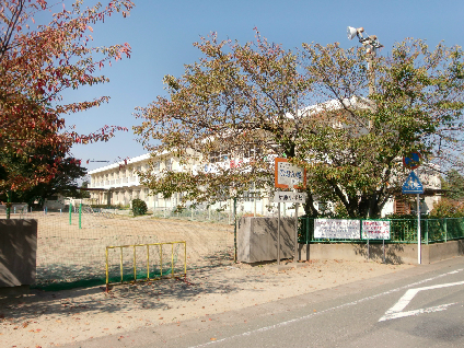 小学校　浜松市立新原小学校（小学校）まで753m