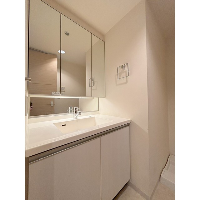 洗面設備　※写真は同タイプ住戸です。