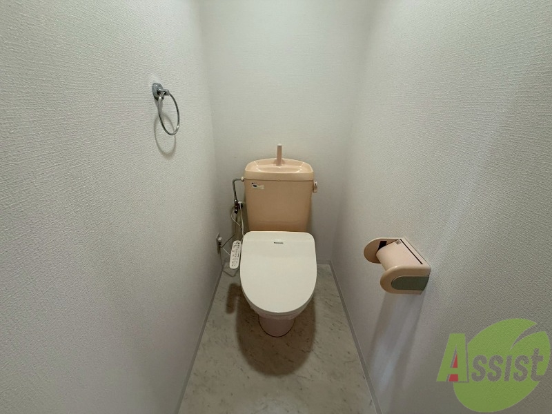 トイレ　トイレはウォシュレット付きです。シャワートイレは便利ですね。