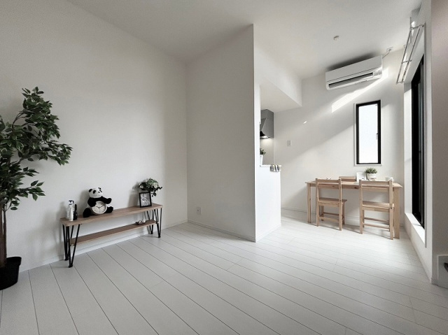 居室・リビング　明るいリビングです☆