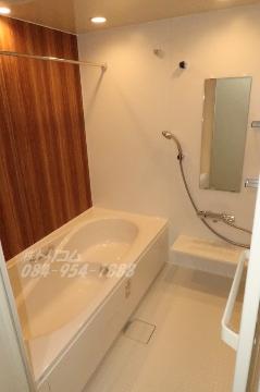 バス・シャワールーム　追焚乾燥機能付広々一坪バス