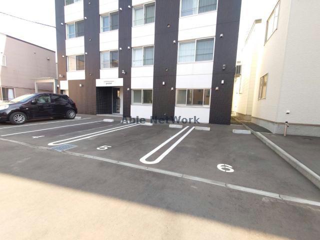 駐車場　駐車場