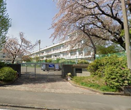 小学校　厚木市立緑ケ丘小学校（小学校）まで530m