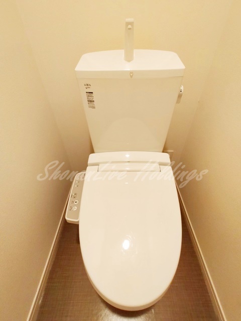 トイレ　温水洗浄便座付き♪