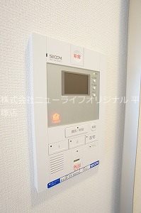 セキュリティ　来訪者を確認出来るモニター付きのインターホンで安心。