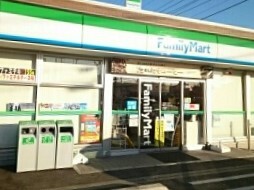 コンビニ　ファミリーマート（コンビニ）まで300m