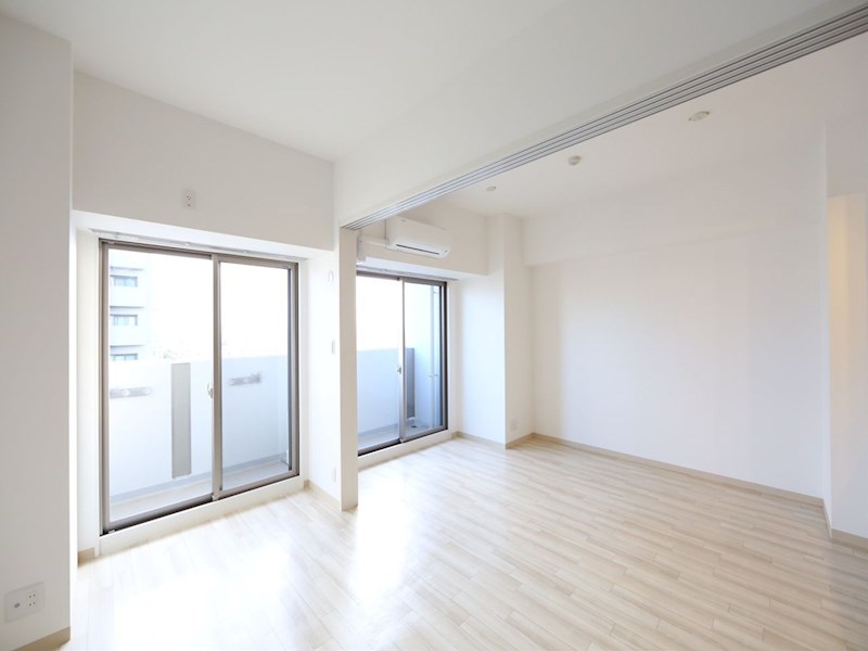 バルコニー　ＬＤＫ10.7帖　洋室6.2帖　南面バルコニー