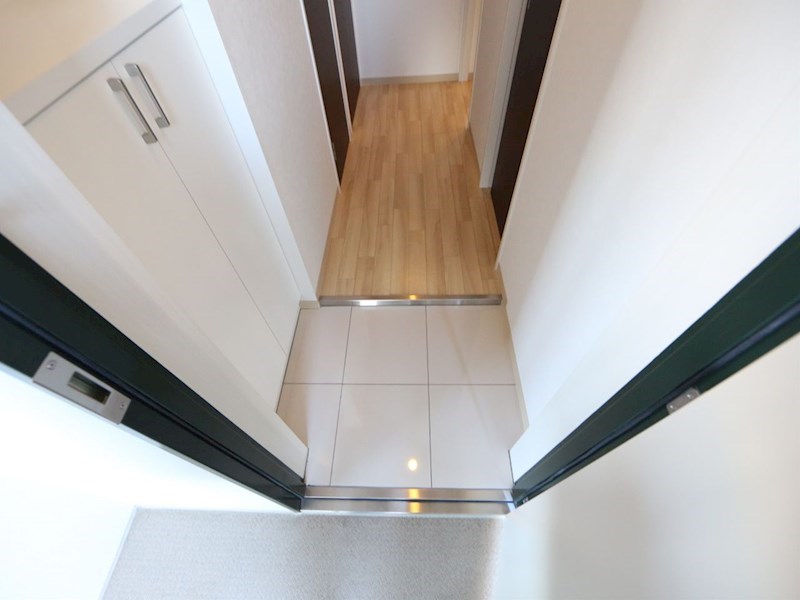 玄関　玄関　シューズボックス付