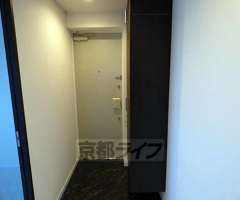 玄関　白を基調にしたお部屋です。