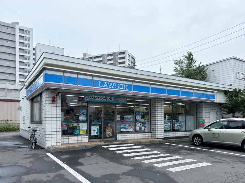 コンビニ　ローソン札幌桑園店（コンビニ）まで596m