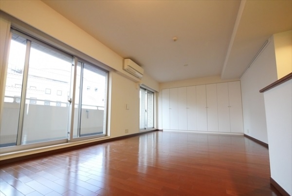 居室・リビング　別号室参考写真