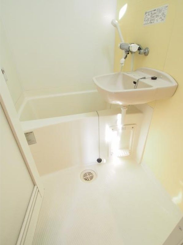 バス・シャワールーム　他号室の写真です