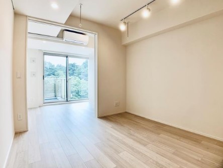 居室・リビング　画像反転タイプ。