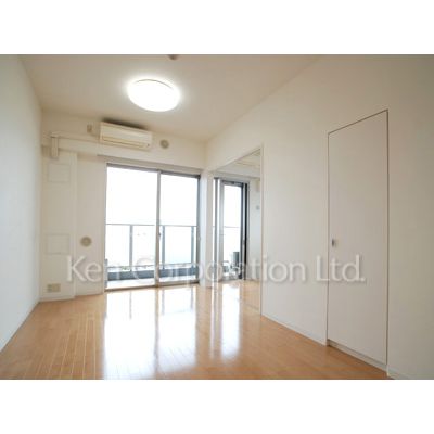 居室・リビング　同タイプ9階のお部屋を撮影。仕様が異なることがあります。