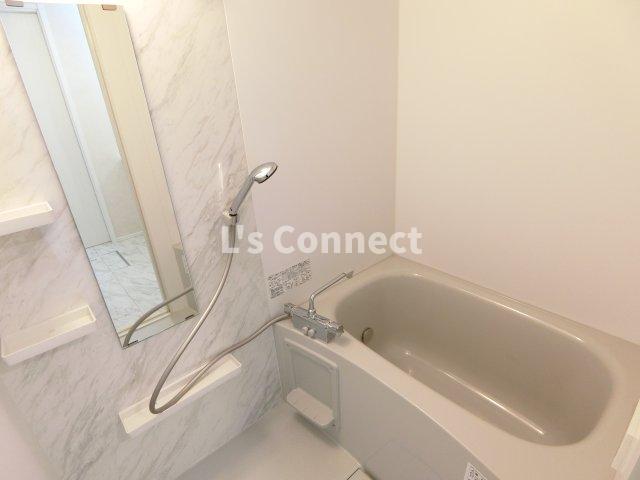 バス・シャワールーム　追焚き、浴室乾燥付きのお風呂。