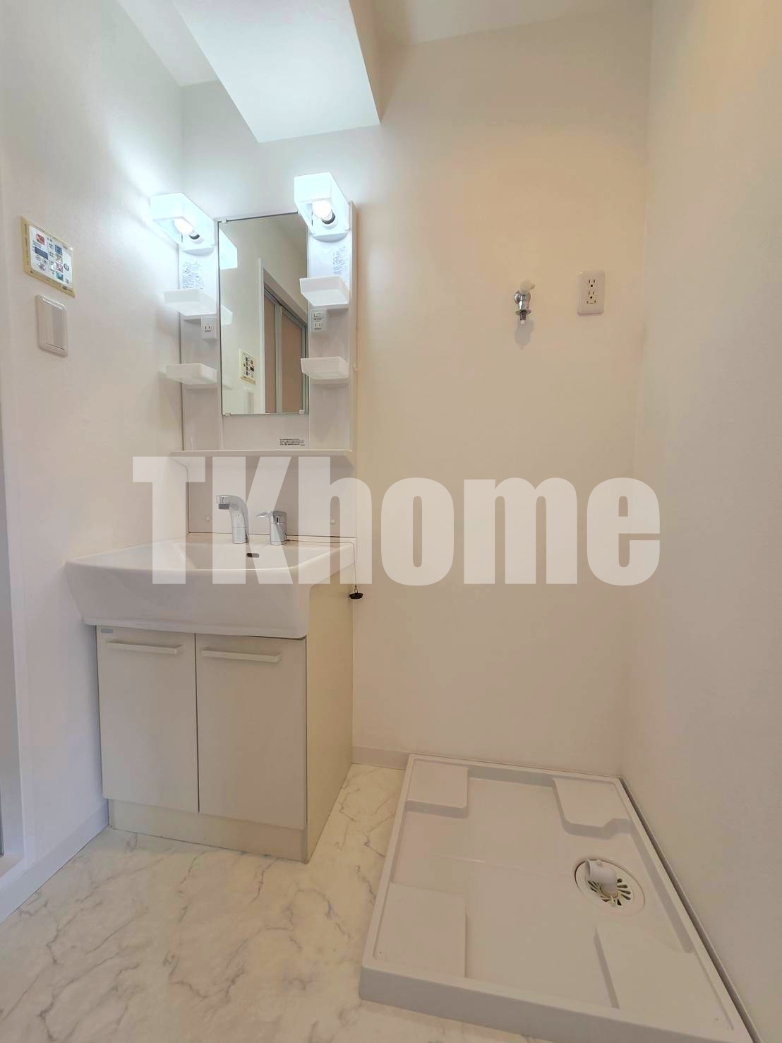 洗面設備　広い洗面脱衣所