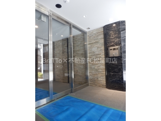 エントランス　マンション共有部分（オートロック付き）