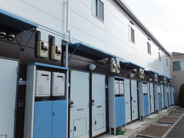 エントランス　設備・仕様は号室により異なる為、現況を優先致します。