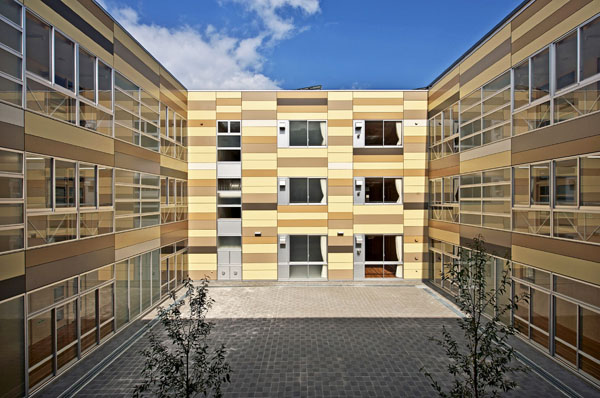 中学校　木更津市立木更津第三中学校（中学校）まで1242m