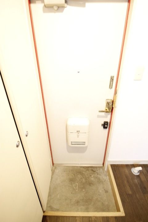 玄関　※他部屋写真使用