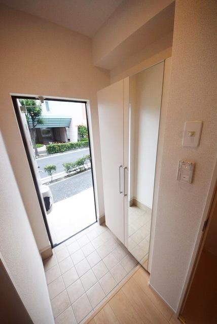 玄関　姿見つきの下駄箱★お出かけ前の最終チェック★