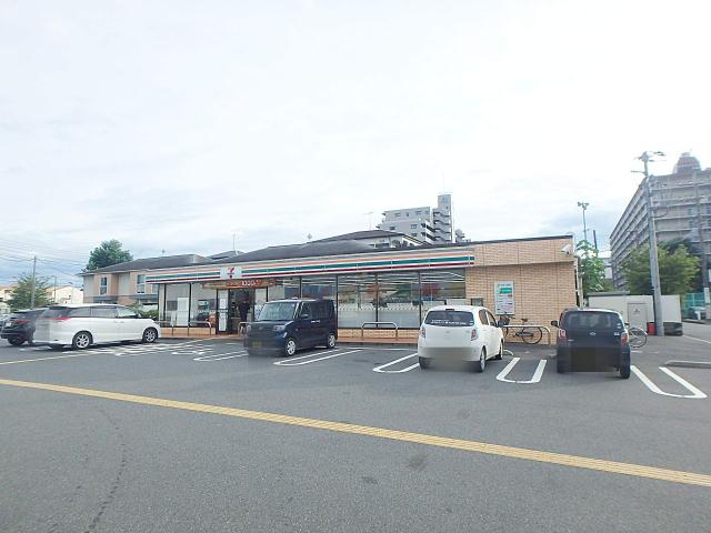 コンビニ　セブンイレブン（コンビニ）まで634m