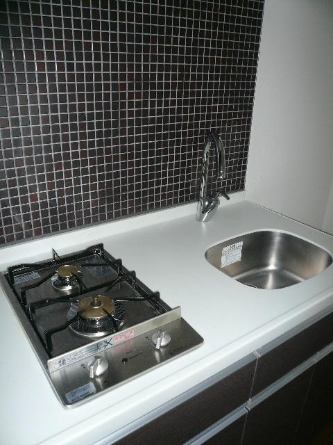 キッチン　「ガスコンロ2口付のシステムキッチンです」