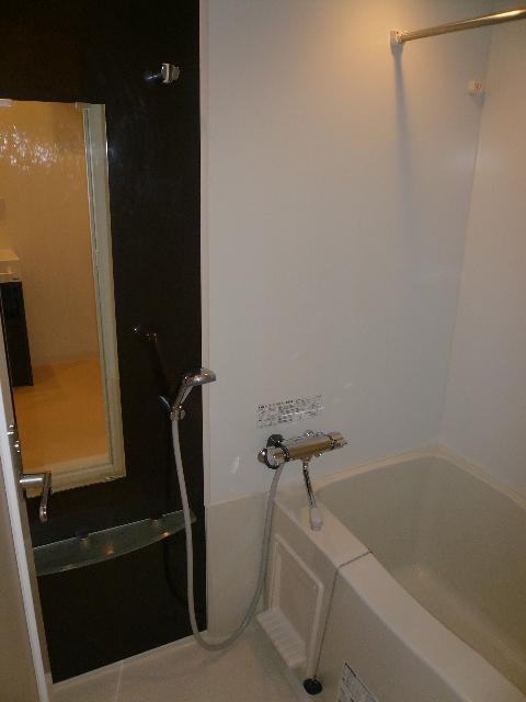 バス・シャワールーム　「バス・トイレ別です」