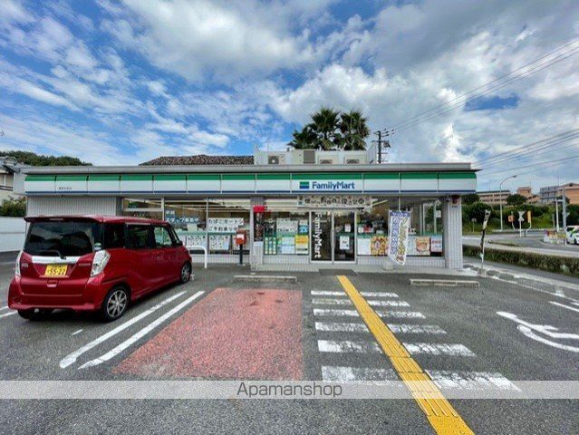 コンビニ　ファミリーマート（コンビニ）まで1113m