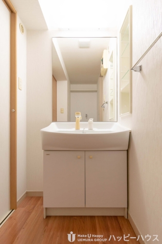 洗面設備　退去前の部屋の為、類似のお部屋でございます。