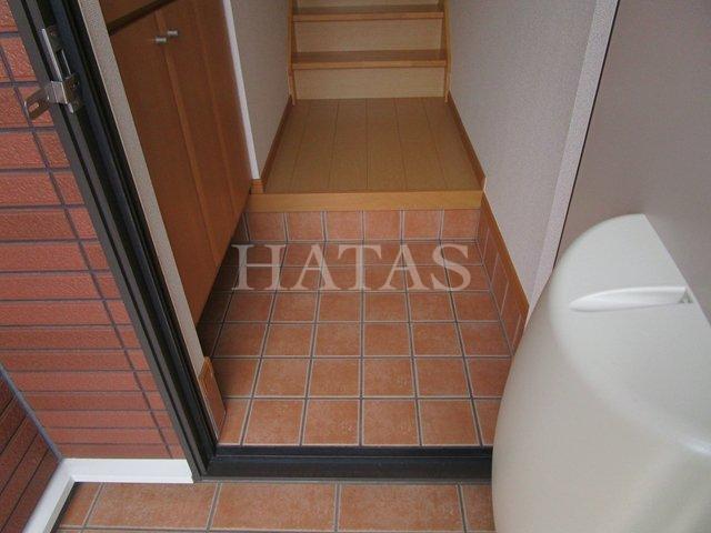 玄関　同物件別部屋です。