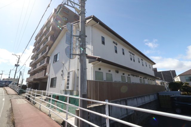 建物外観　築浅ピカピカ物件