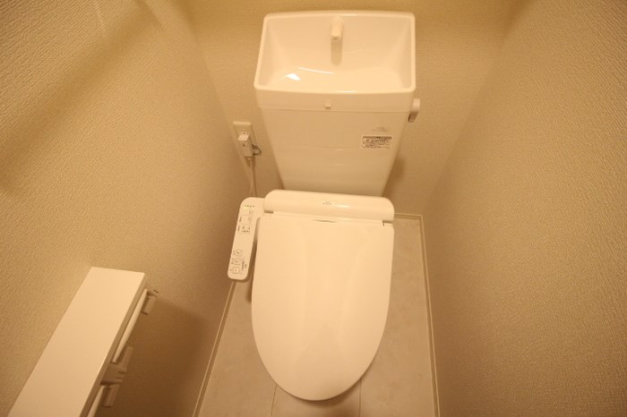 トイレ　写真は同型タイプ